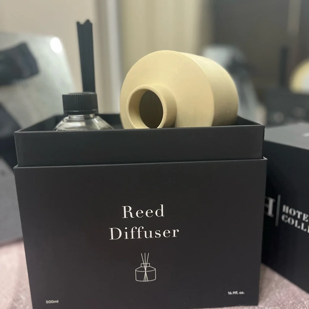 Hotel Collection Reed Diffuser - Picture 2 of 2